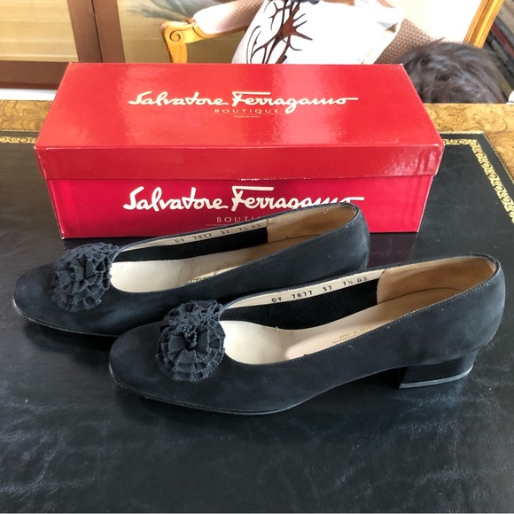 Salvatore Ferragamo FARFALLA NERO NABUCK Size 7 1/2 AA - Picture 15 of 15
